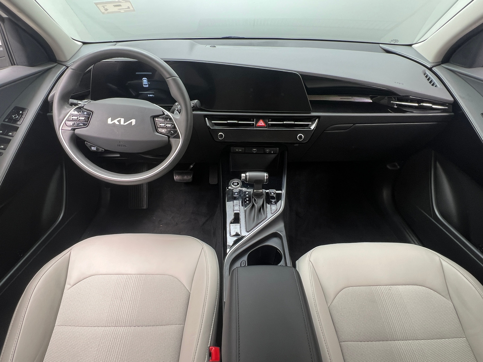 Thumbnail: 2023 Kia Niro - 3