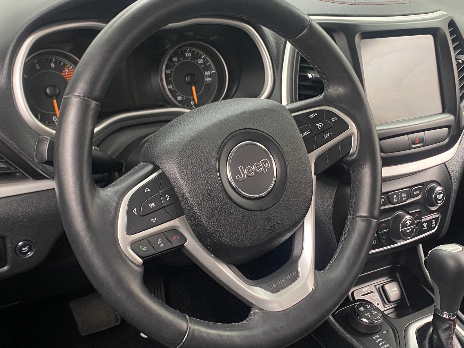 Thumbnail: 2016 Jeep Cherokee - 5
