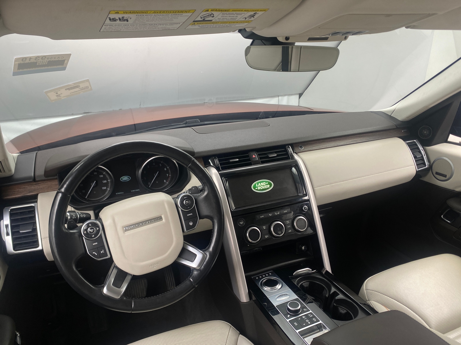 Thumbnail: 2017 Land Rover Discovery - 2