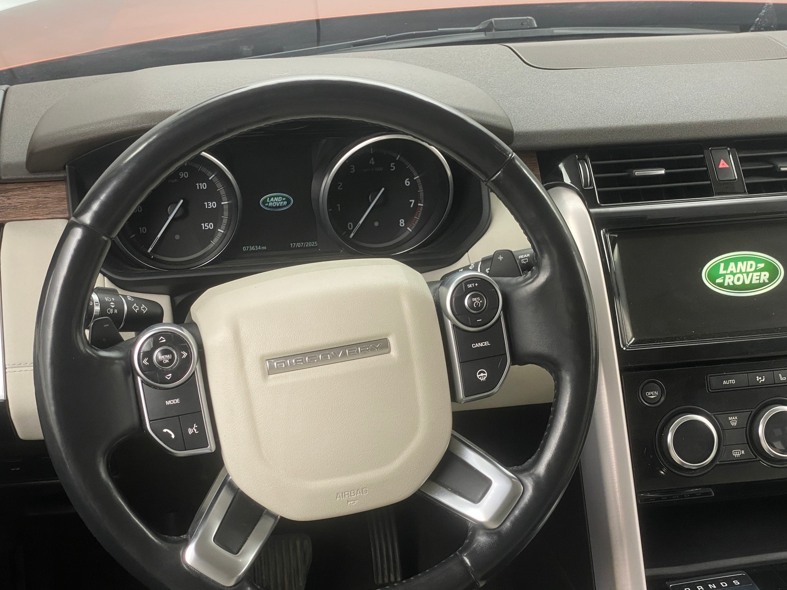 Thumbnail: 2017 Land Rover Discovery - 4