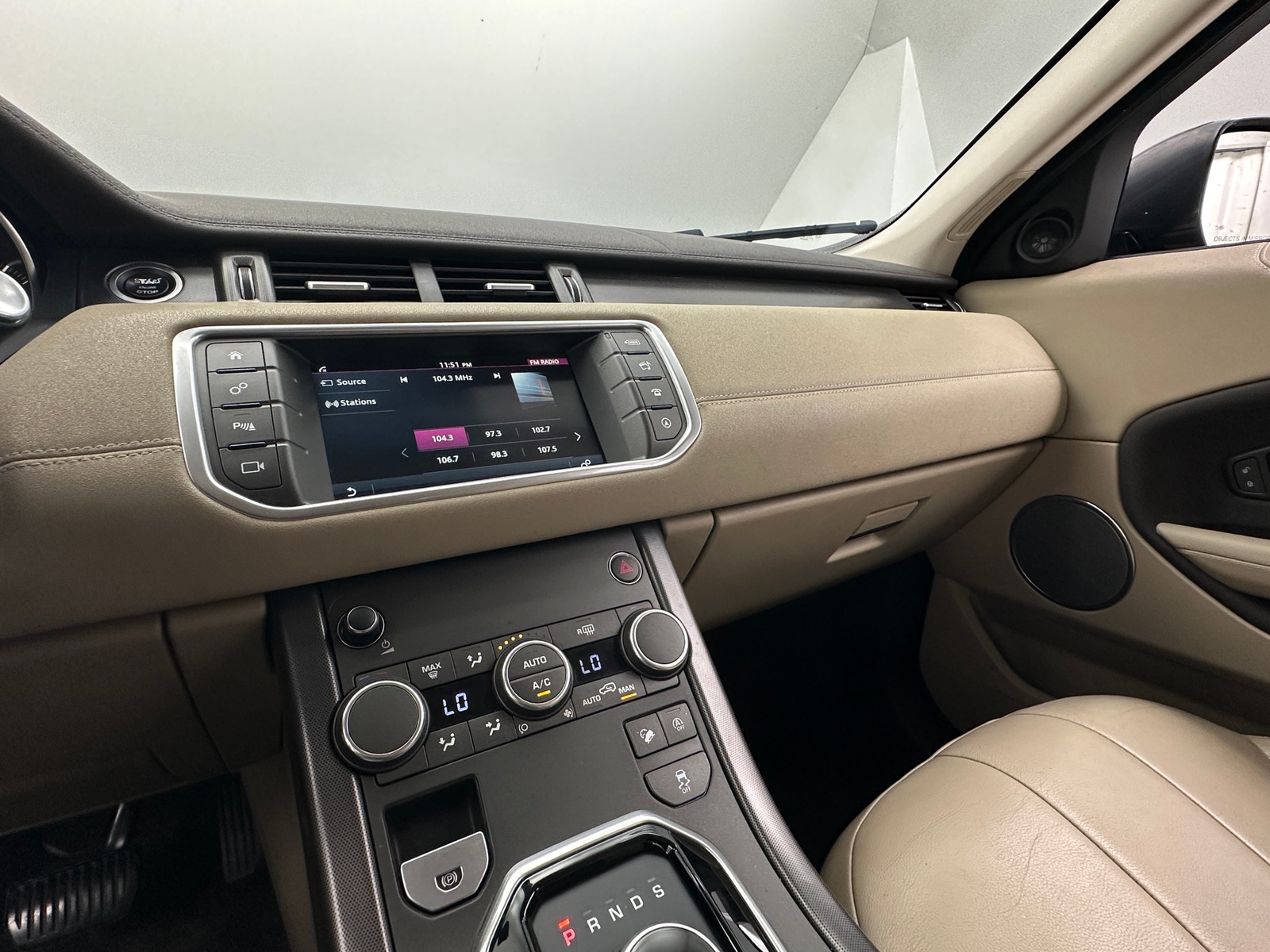 Thumbnail: 2019 Land Rover Range Rover Evoque - 3