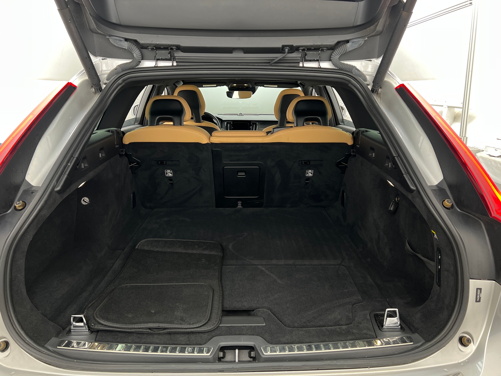 Thumbnail: 2018 Volvo V90 - 6