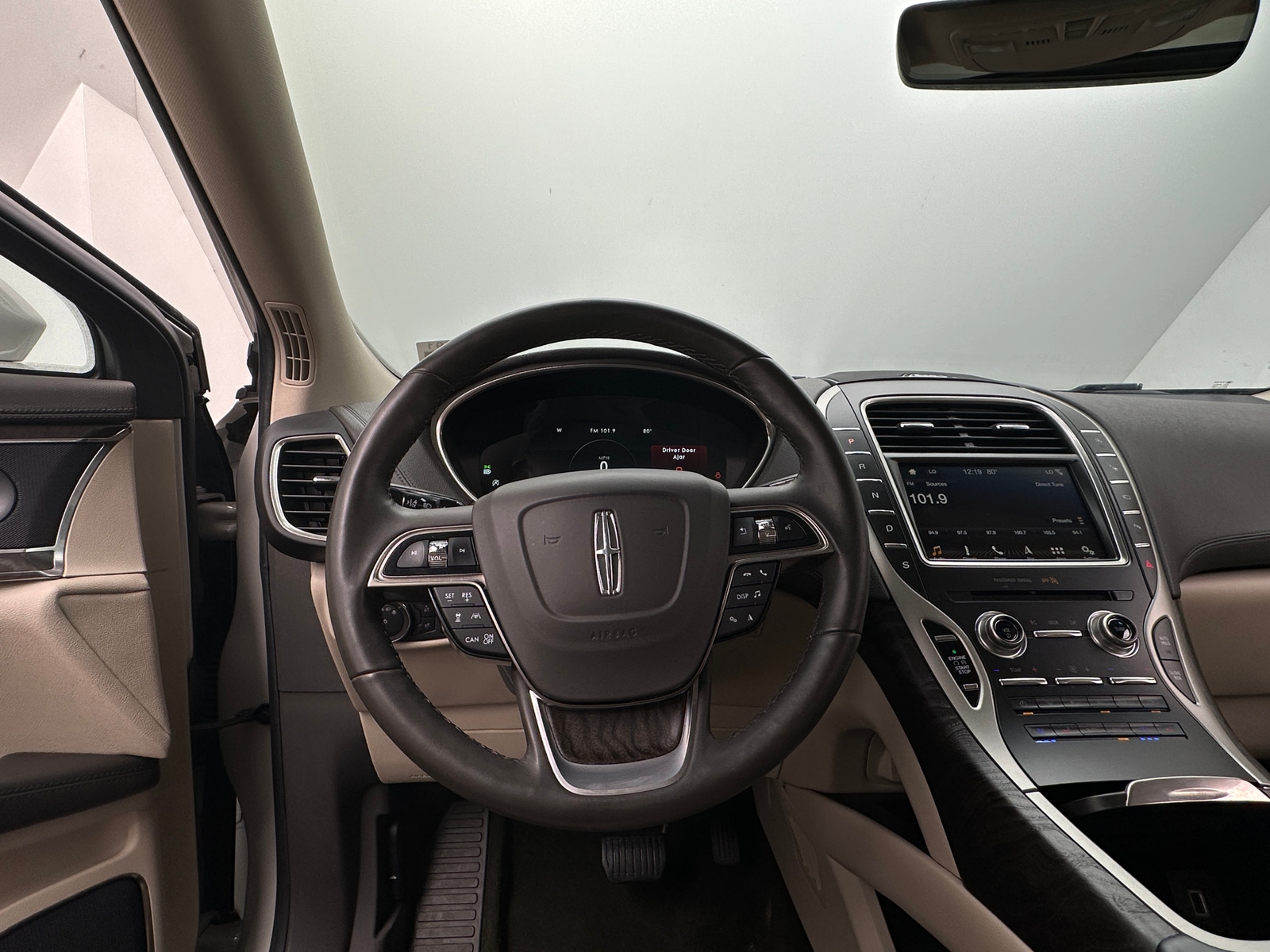 Thumbnail: 2019 Lincoln Nautilus - 4