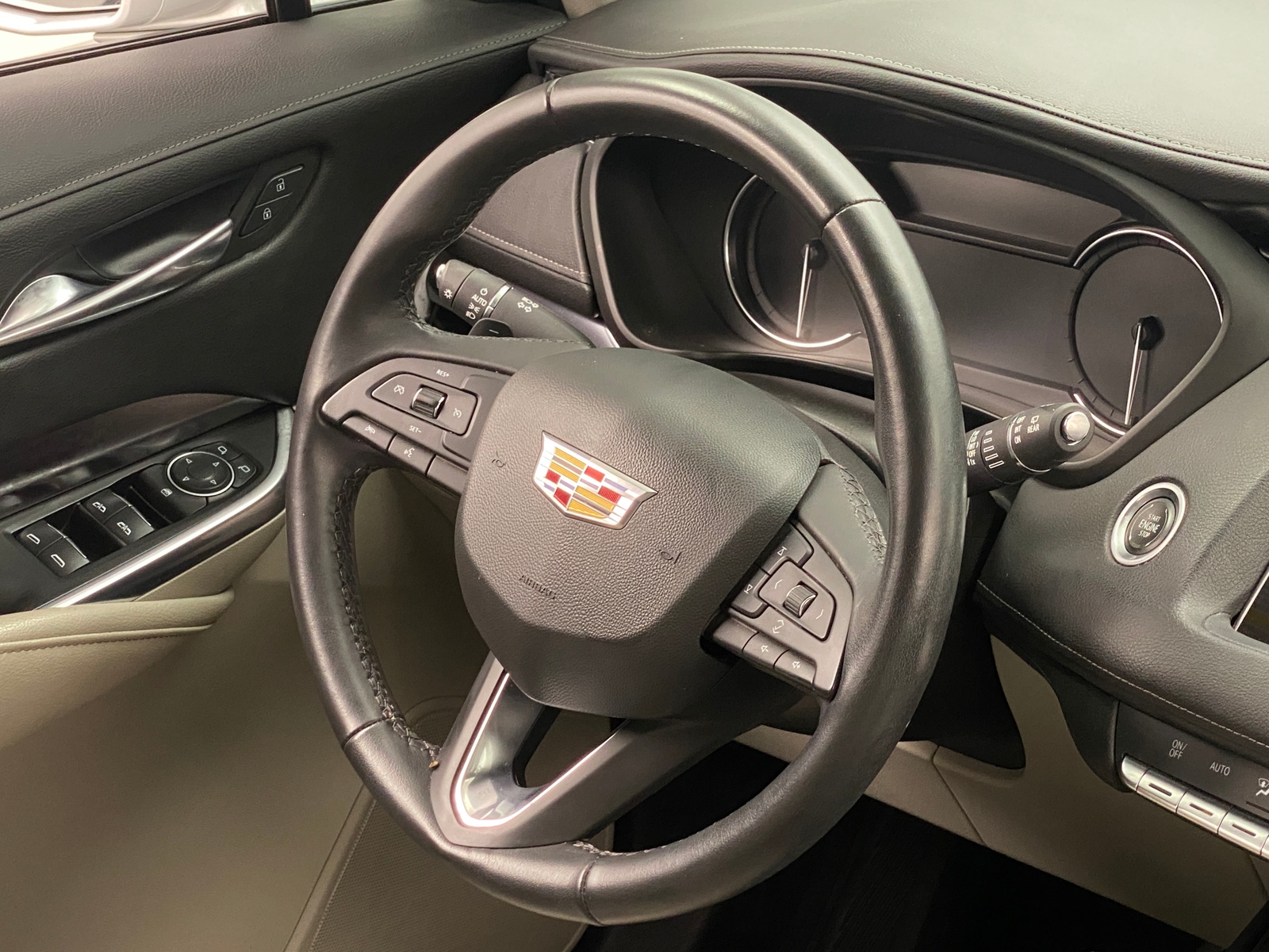 Thumbnail: 2019 Cadillac XT4 - 4