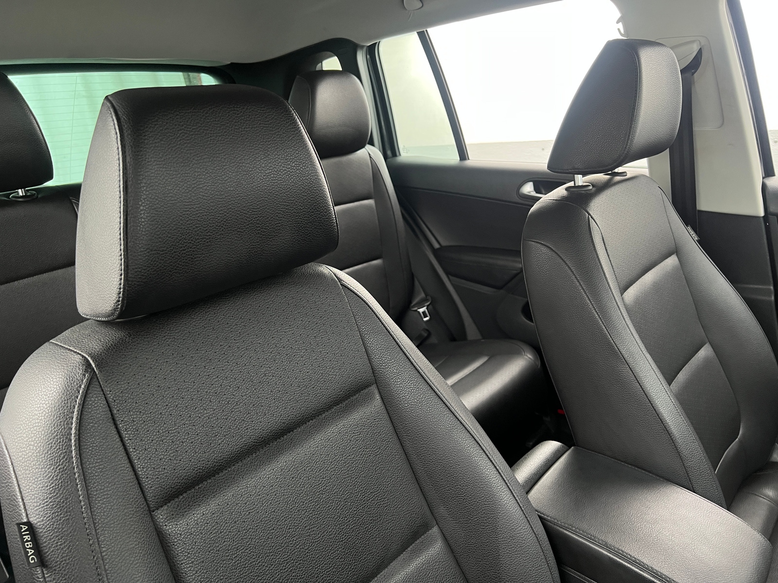 Thumbnail: 2016 Volkswagen Tiguan - 2