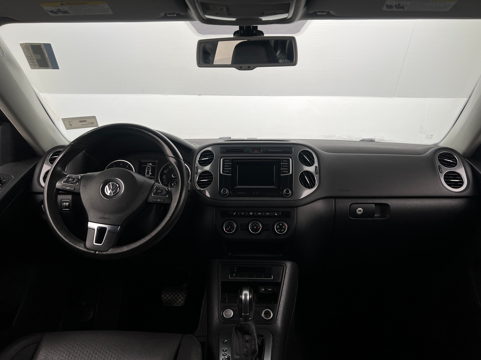 Thumbnail: 2016 Volkswagen Tiguan - 3