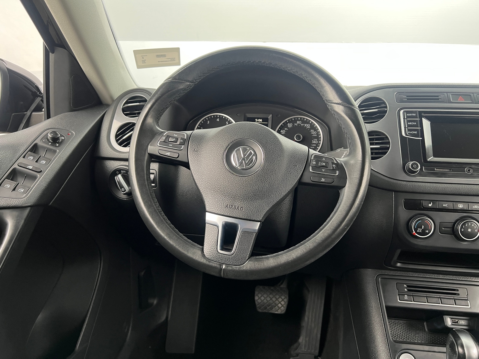 Thumbnail: 2016 Volkswagen Tiguan - 5