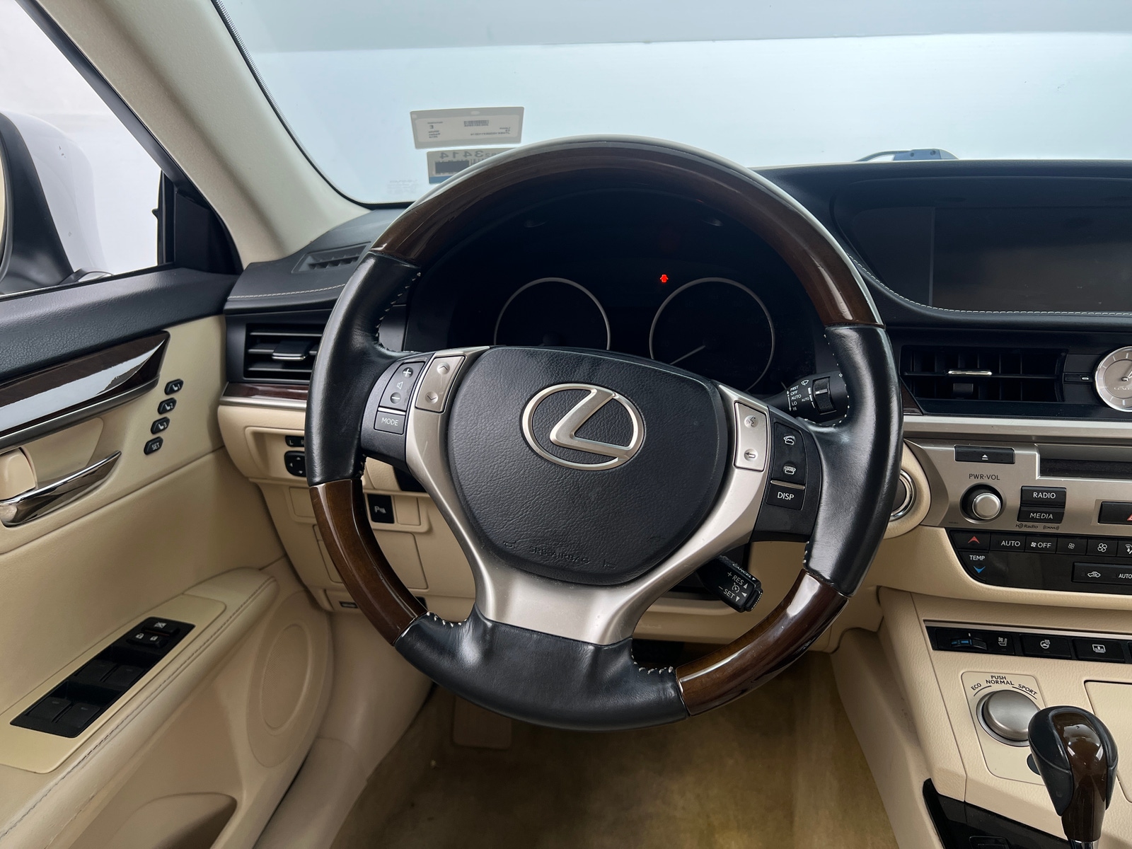 Thumbnail: 2014 Lexus ES - 4