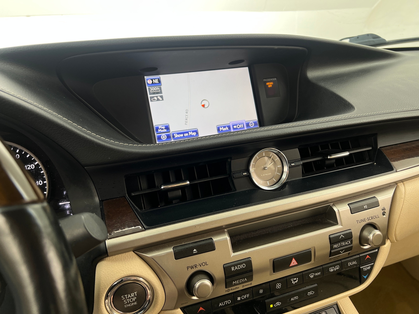 Thumbnail: 2014 Lexus ES - 3