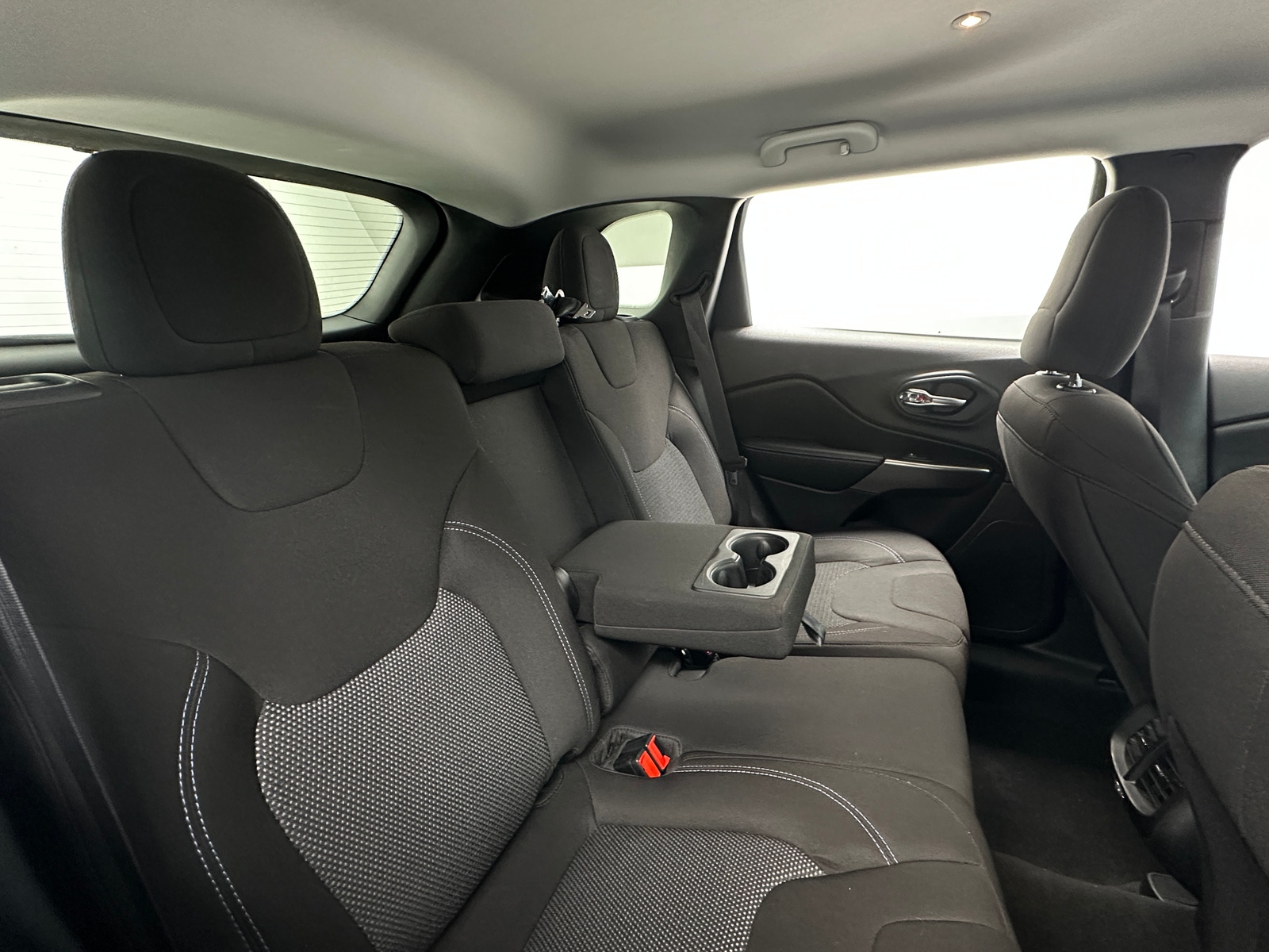 Thumbnail: 2020 Jeep Cherokee - 6