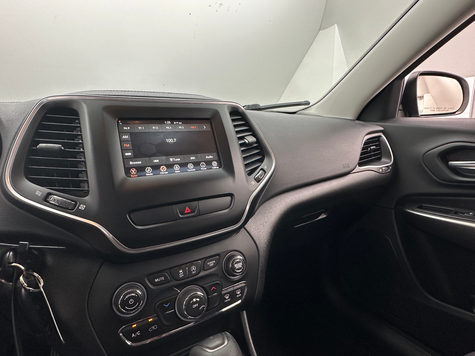 Thumbnail: 2020 Jeep Cherokee - 4
