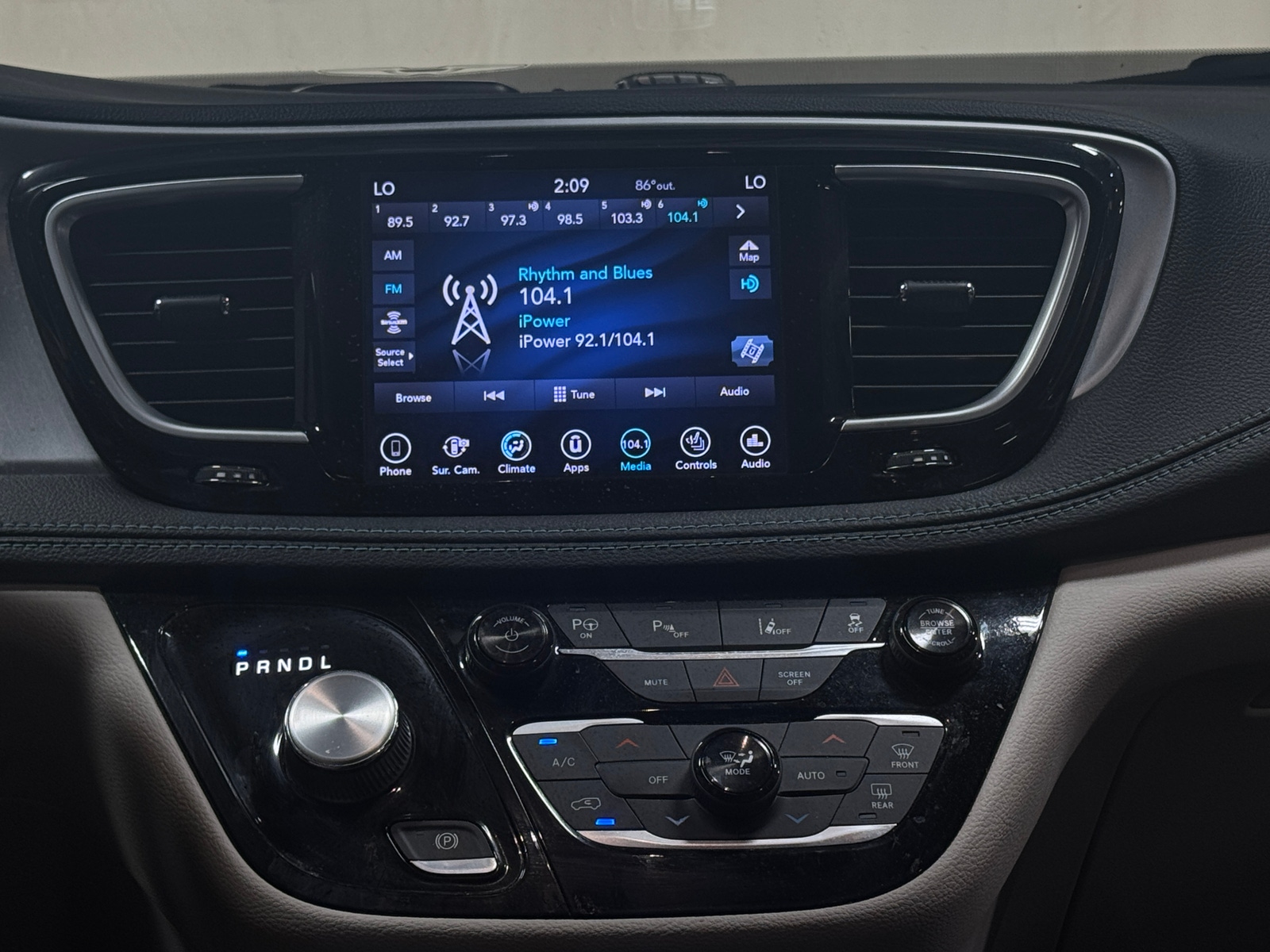 Thumbnail: 2019 Chrysler Pacifica - 3