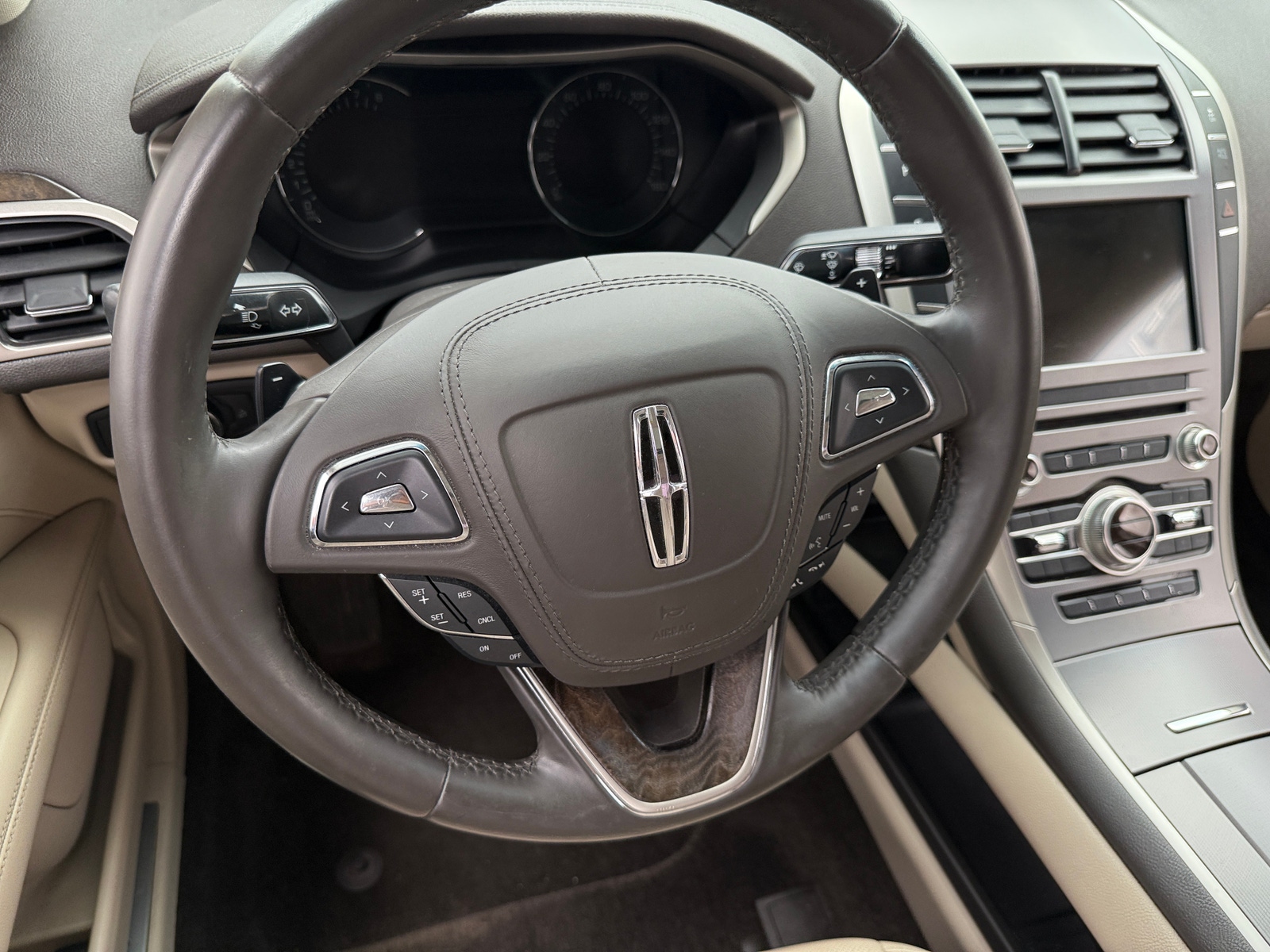 Thumbnail: 2017 Lincoln MKZ - 4