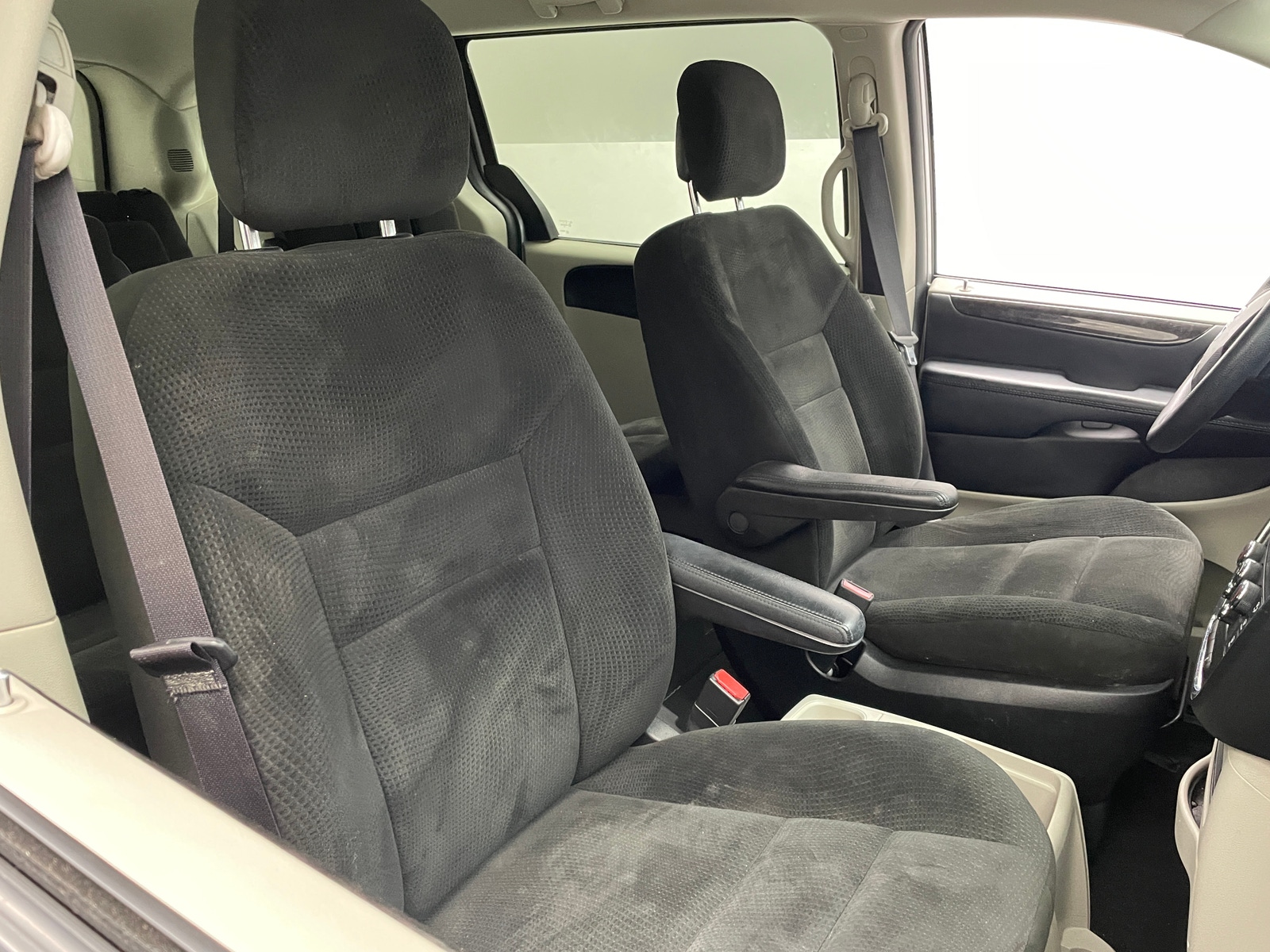 Thumbnail: 2016 Dodge Grand Caravan - 2
