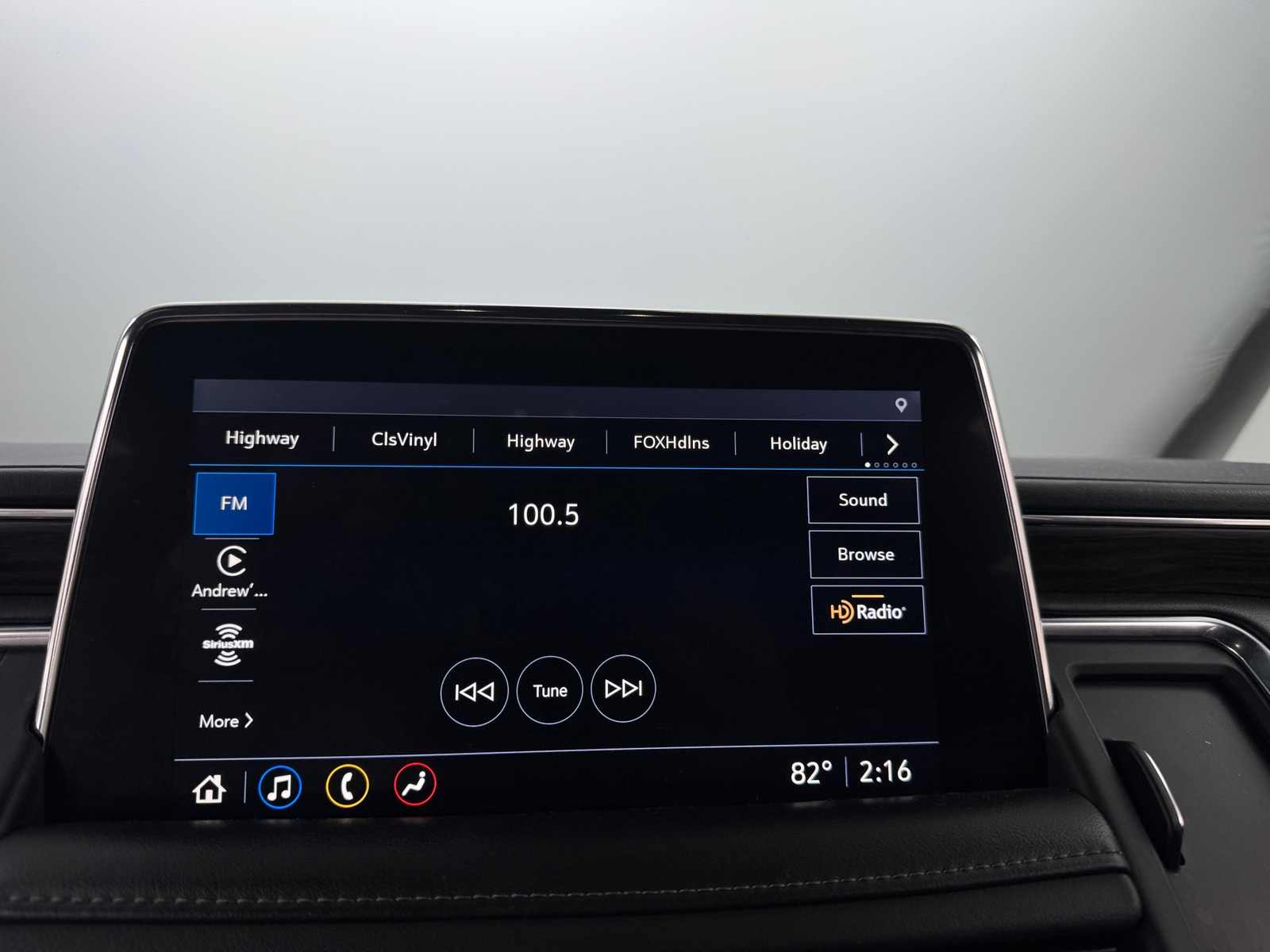 Thumbnail: 2021 Chevrolet Tahoe - 3