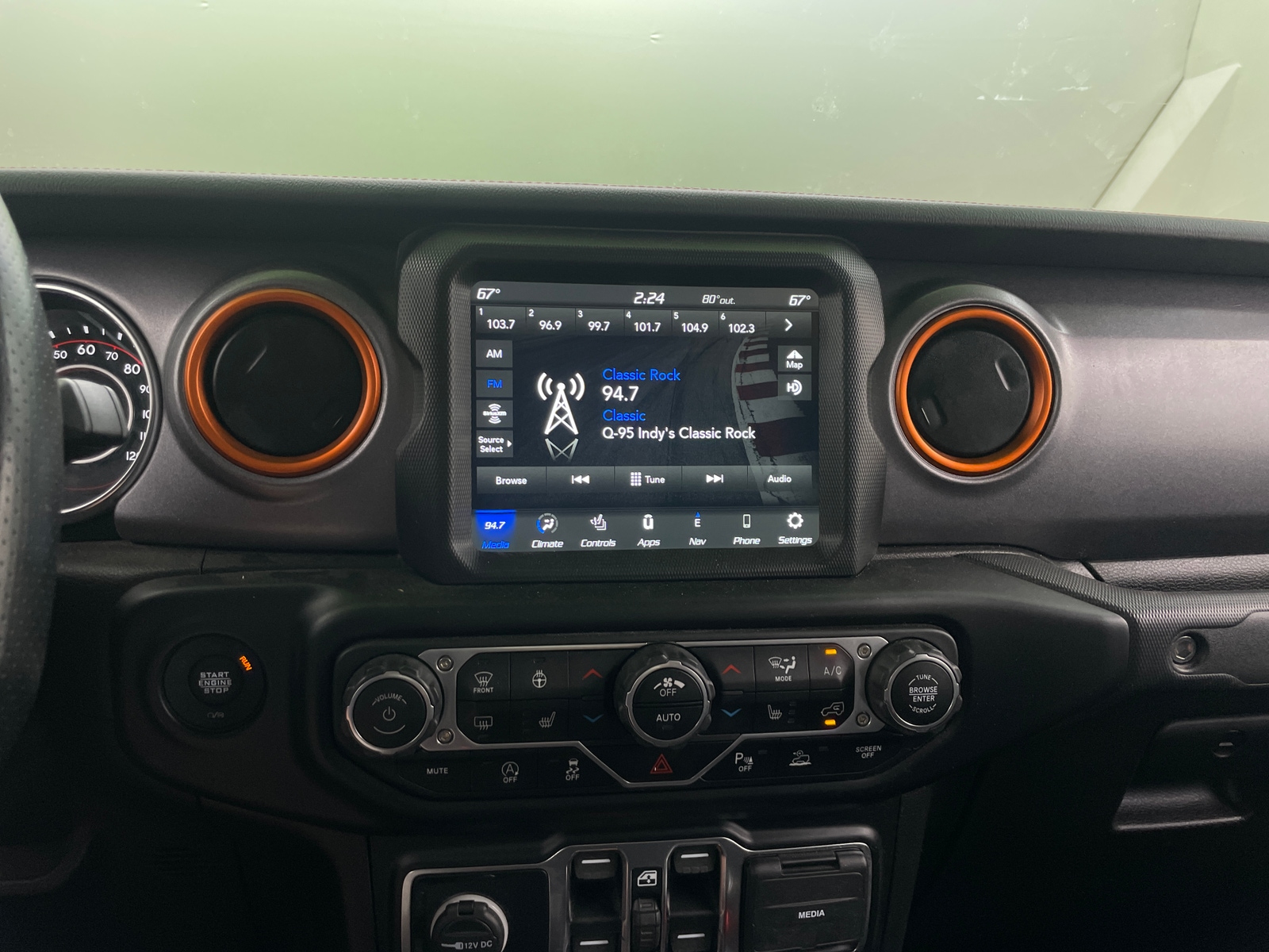 Thumbnail: 2021 Jeep Gladiator - 3