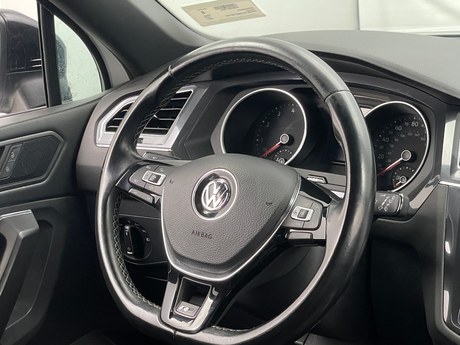 Thumbnail: 2021 Volkswagen Tiguan - 4