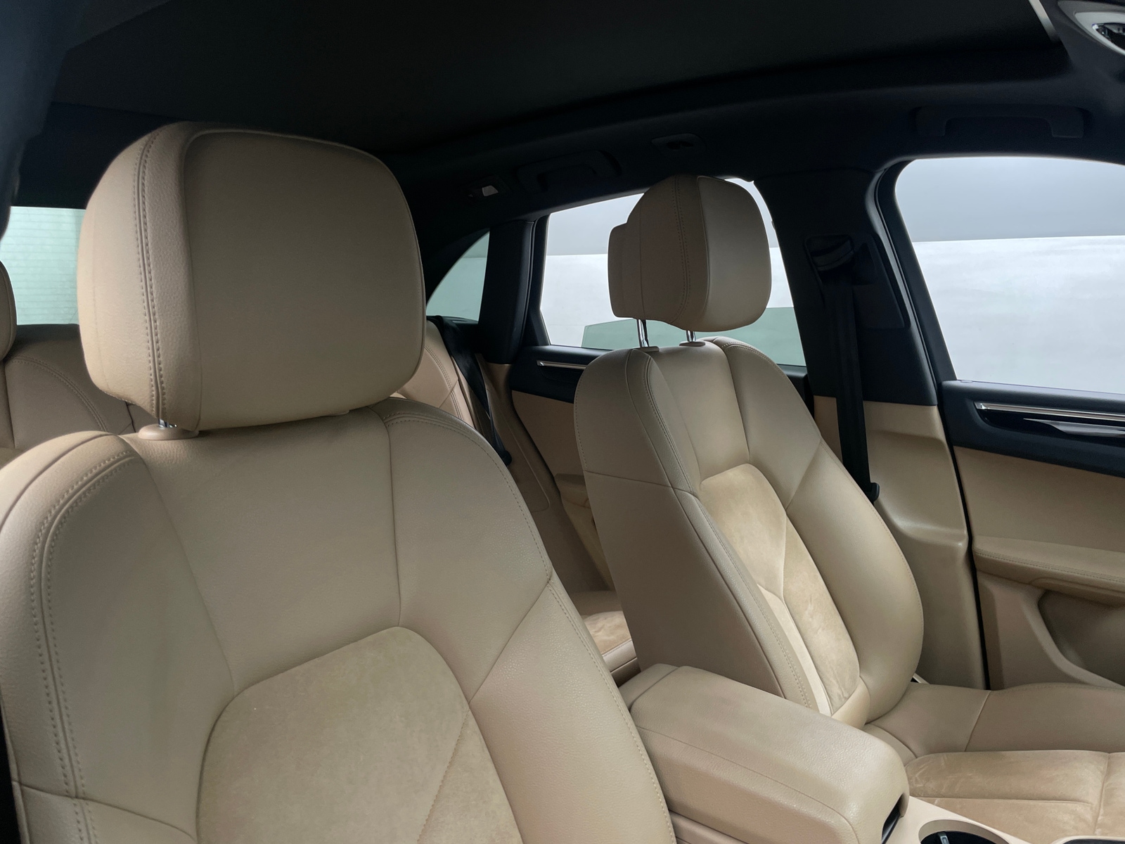 Thumbnail: 2021 Porsche Macan - 2