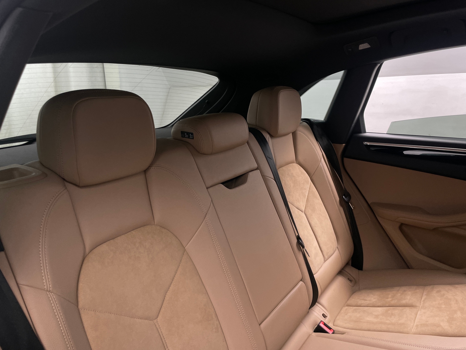 Thumbnail: 2021 Porsche Macan - 6
