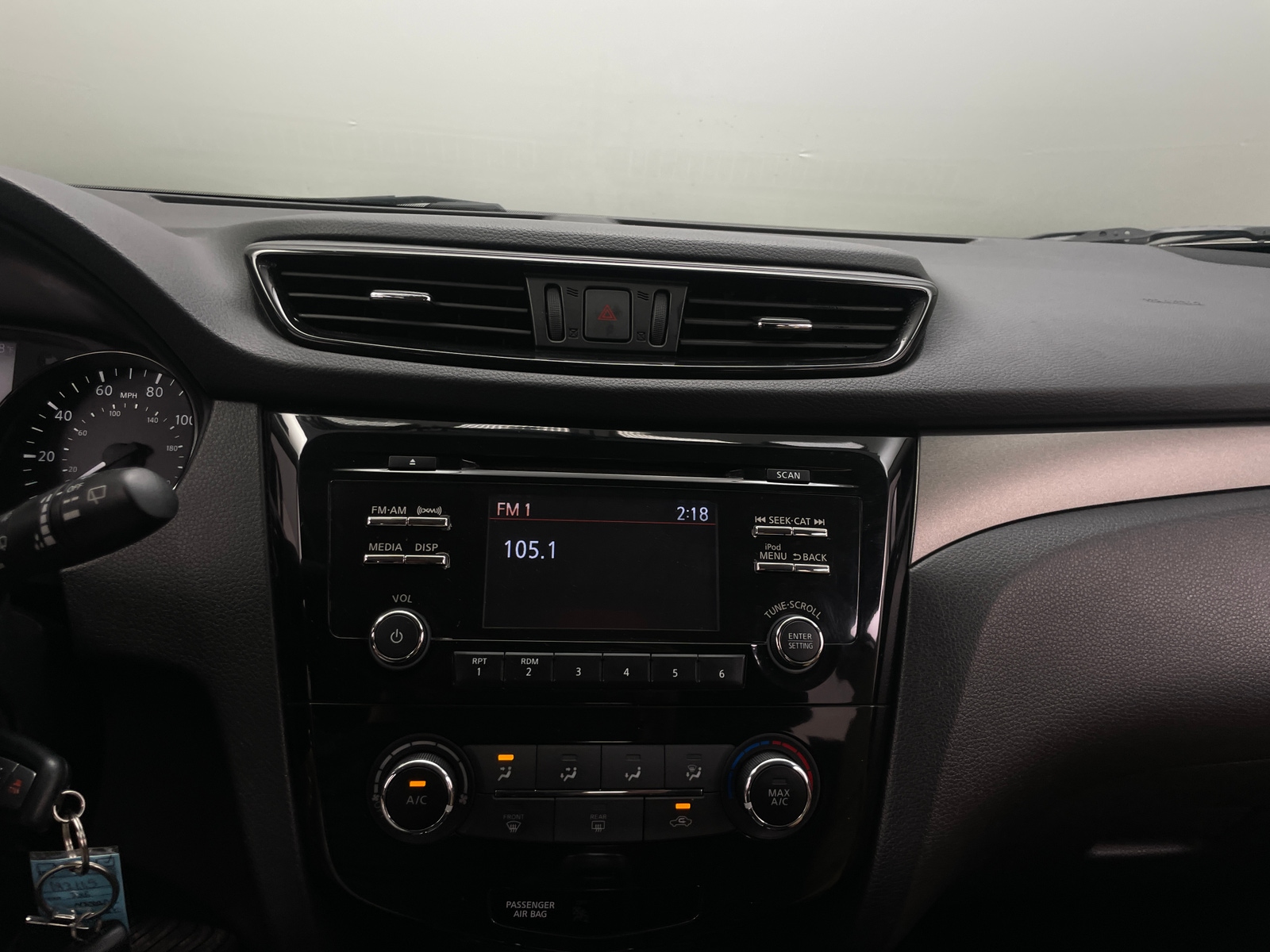 Thumbnail: 2018 Nissan Rogue Sport - 4