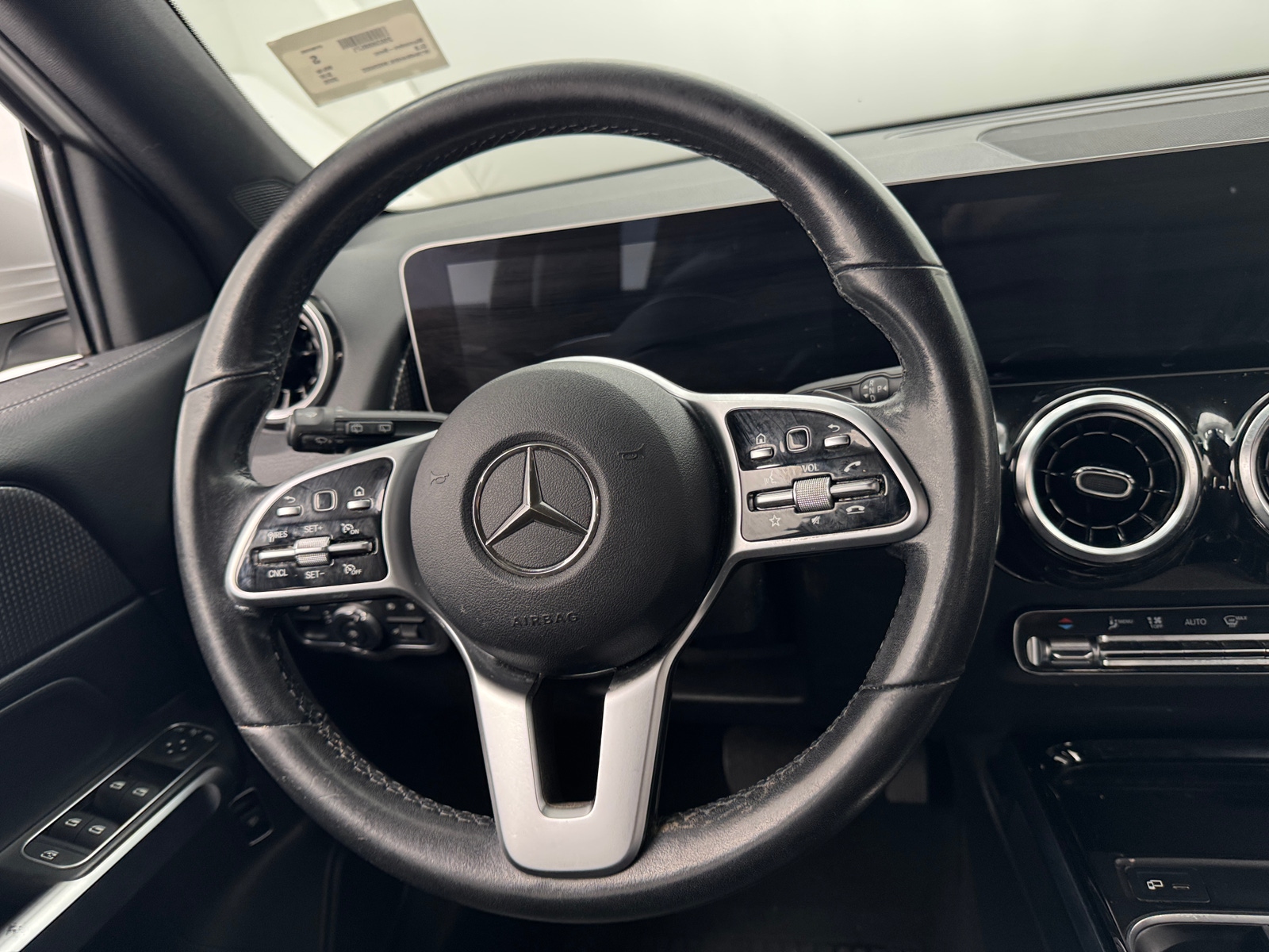 Thumbnail: 2020 Mercedes-Benz GLB - 4