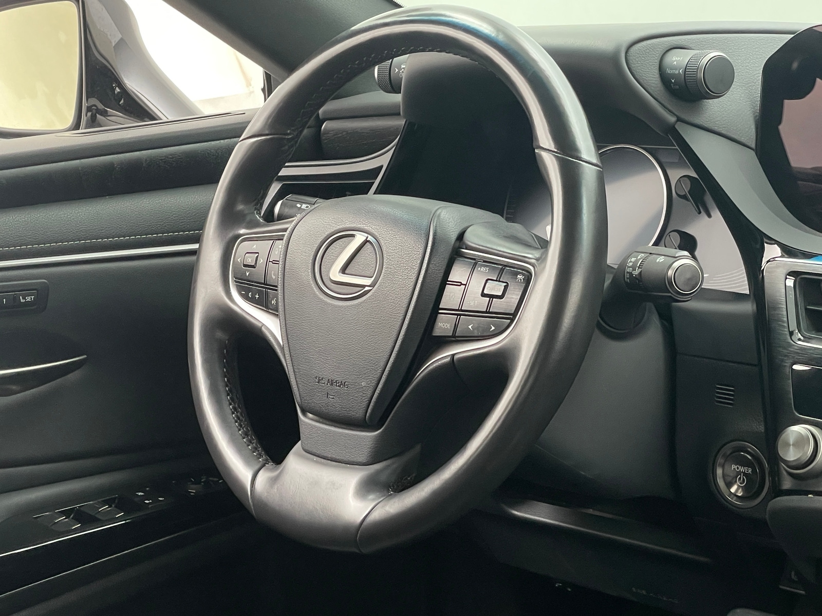 Thumbnail: 2024 Lexus ES - 4