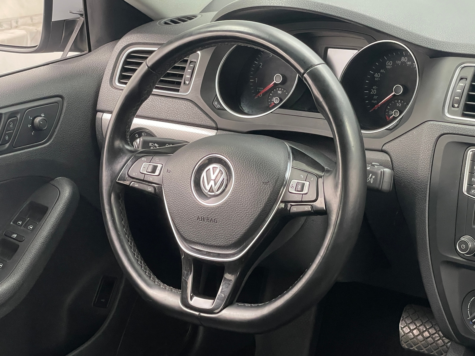 Thumbnail: 2017 Volkswagen Jetta - 4