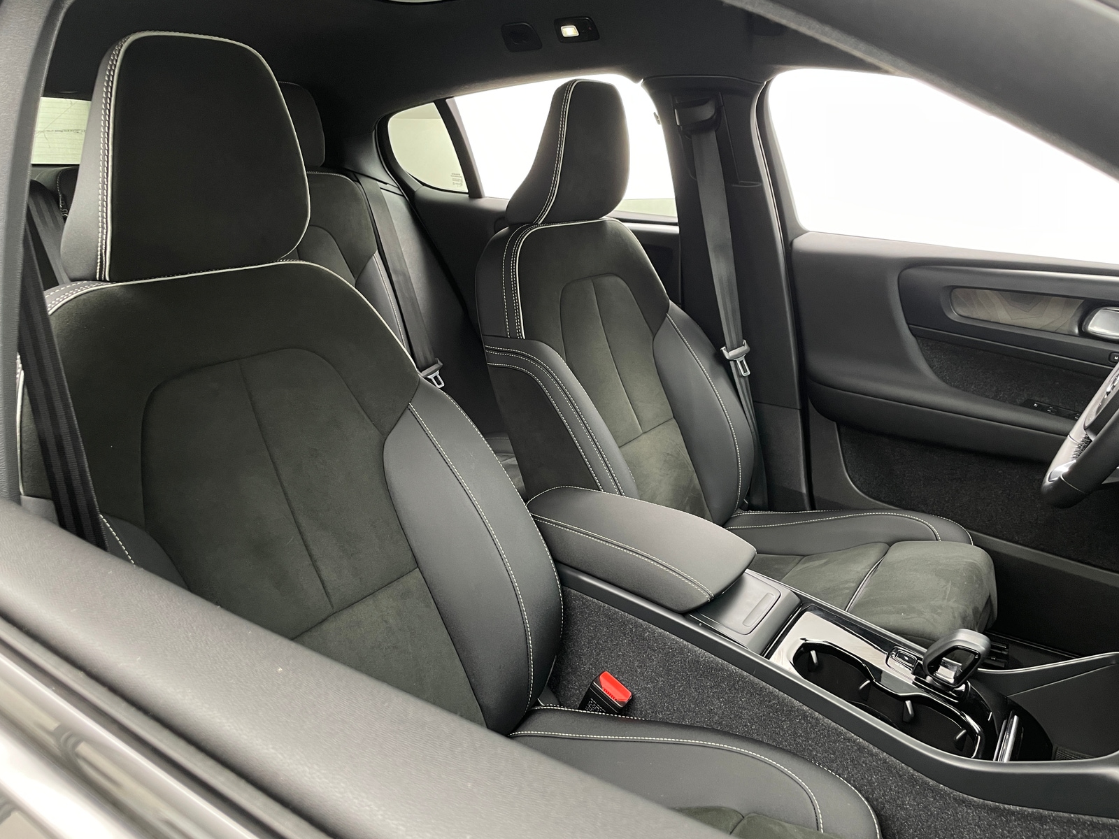 Thumbnail: 2023 Volvo C40 - 2