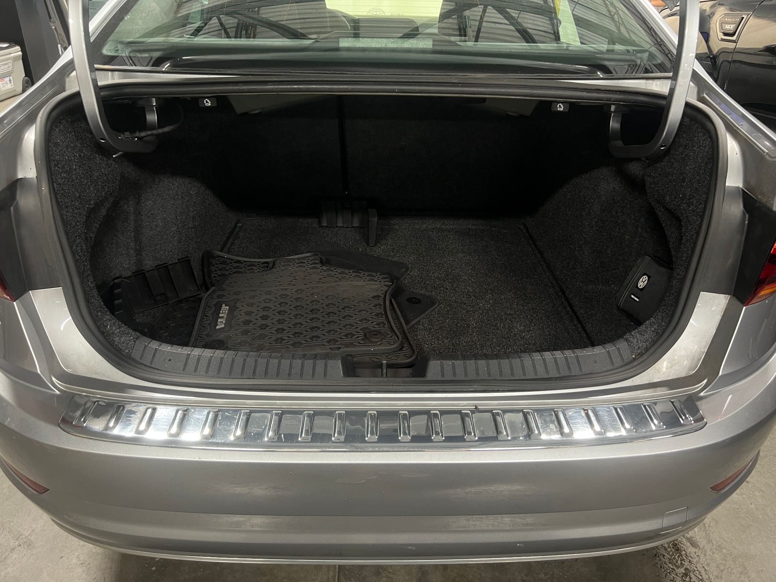 Thumbnail: 2019 Volkswagen Jetta - 7