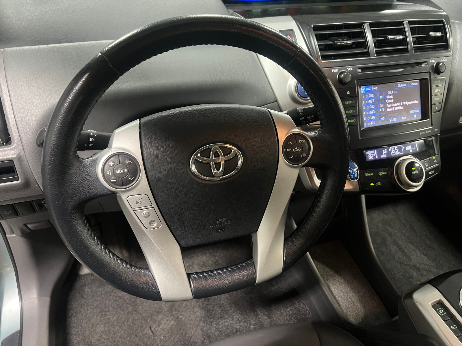 Thumbnail: 2013 Toyota Prius v - 5