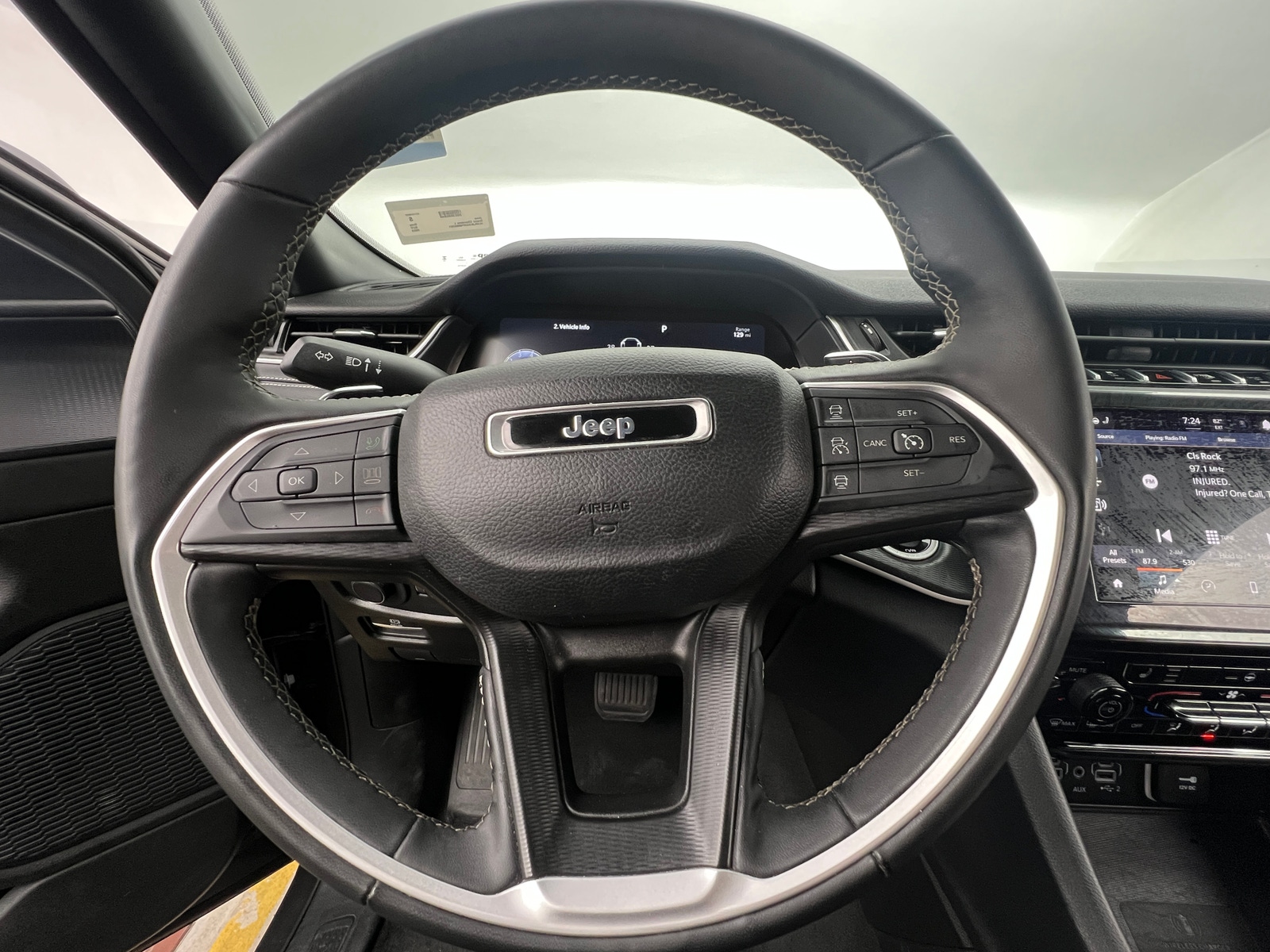 Thumbnail: 2023 Jeep Grand Cherokee L - 4