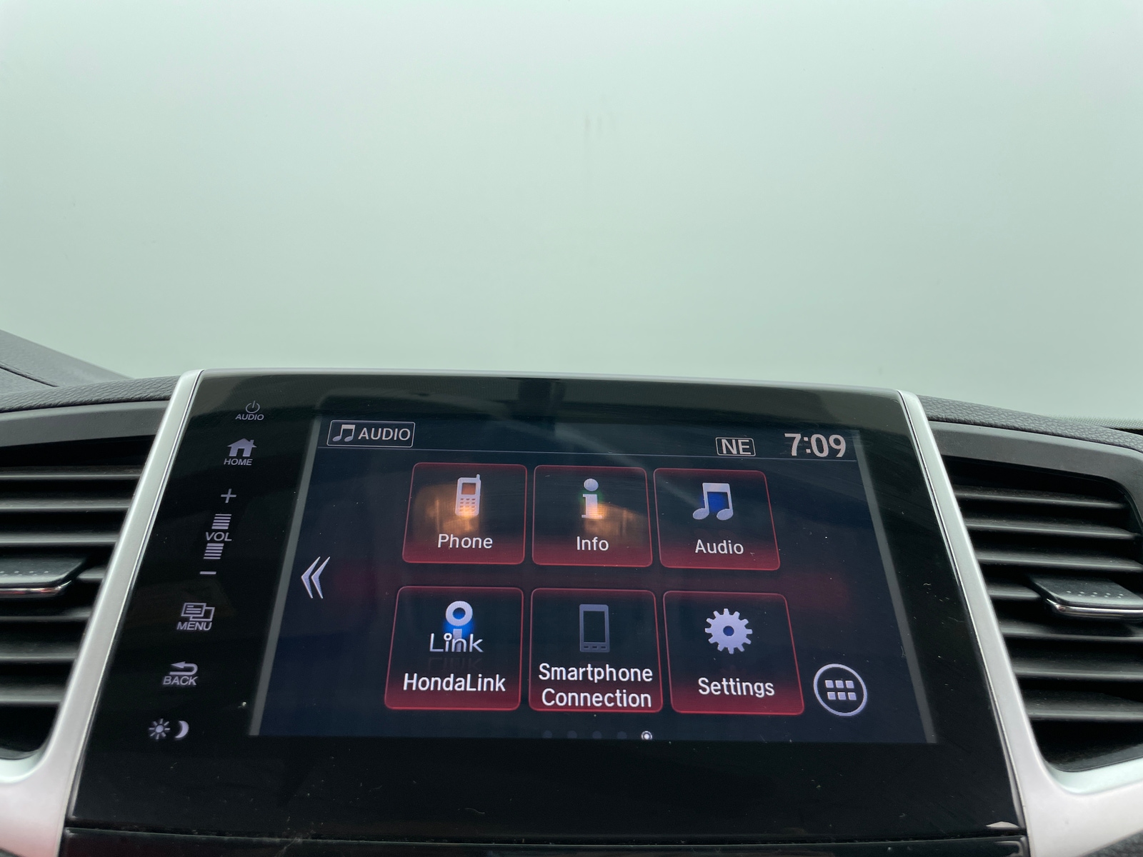 Thumbnail: 2017 Honda Pilot - 3