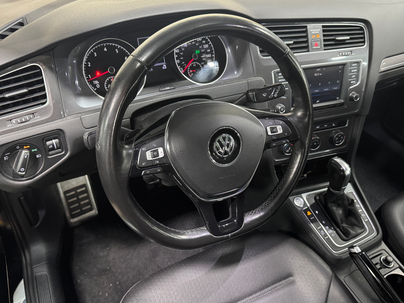 Thumbnail: 2017 Volkswagen Golf - 4