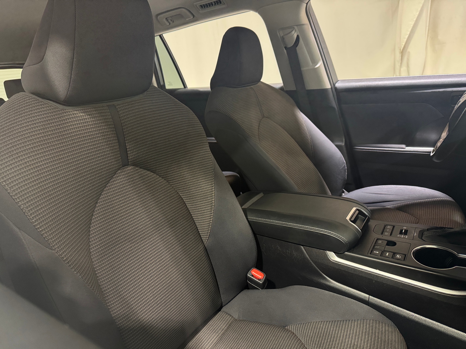 Thumbnail: 2023 Toyota Highlander - 2
