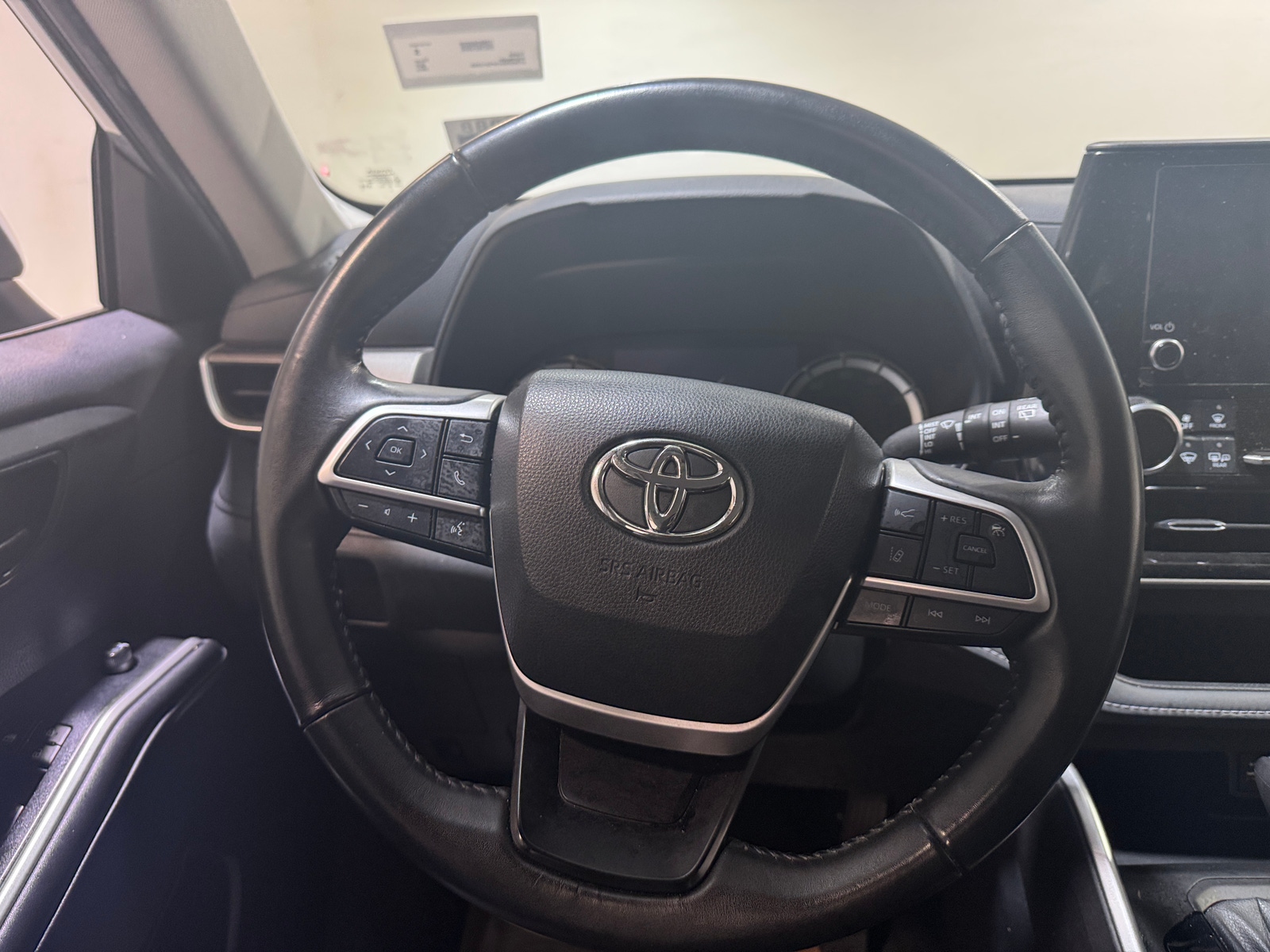 Thumbnail: 2023 Toyota Highlander - 5