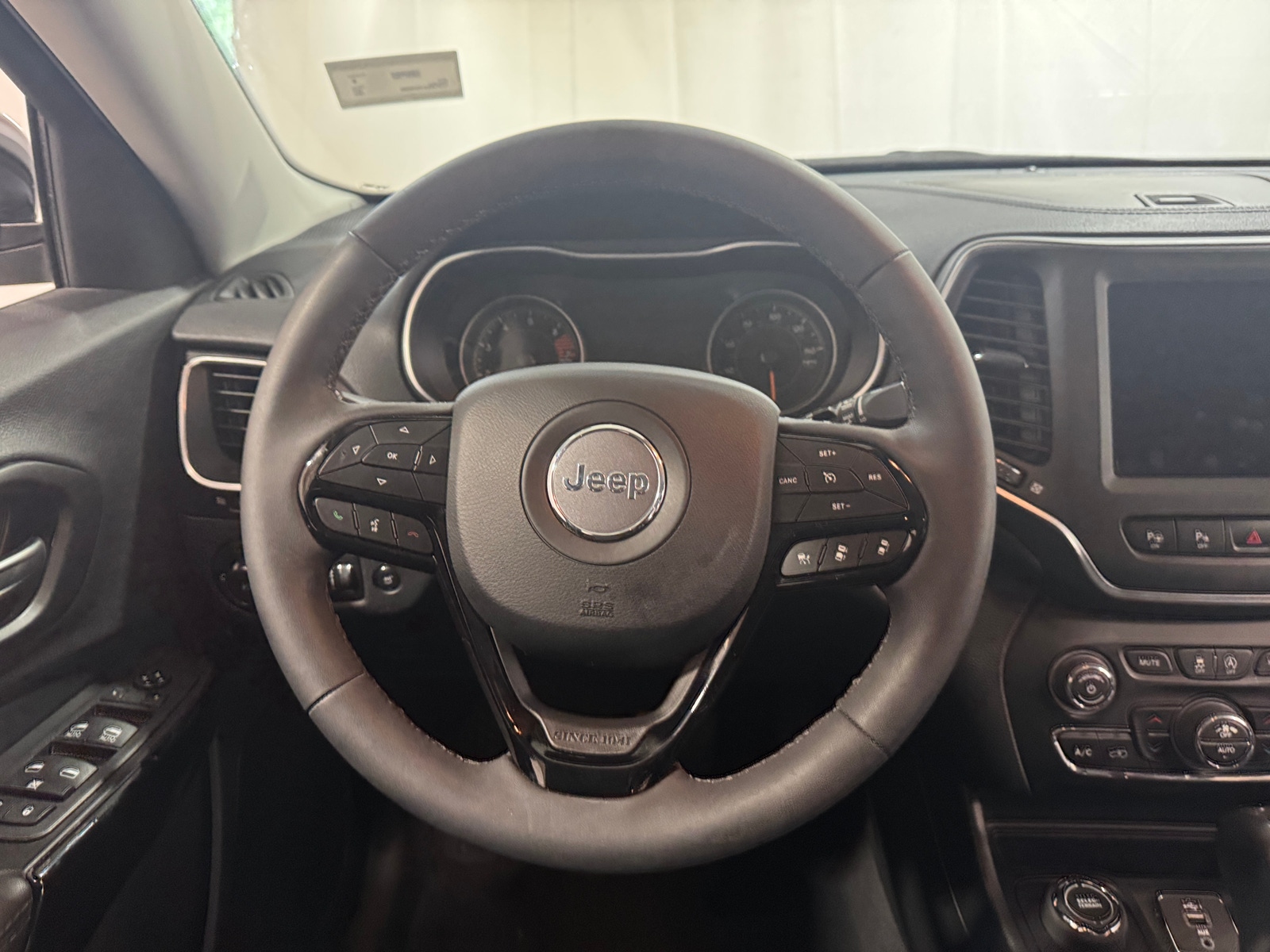 Thumbnail: 2023 Jeep Cherokee - 4