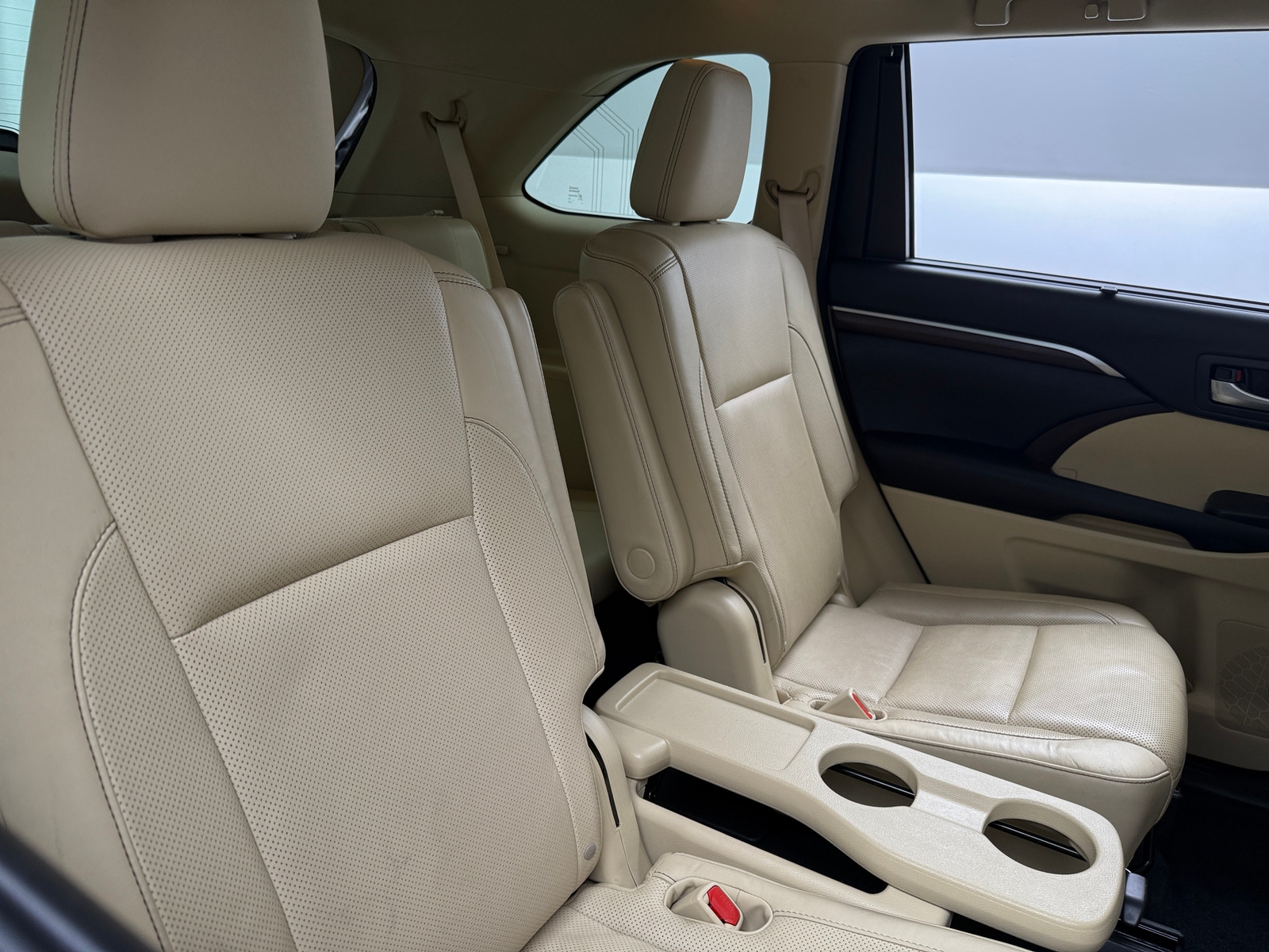 Thumbnail: 2016 Toyota Highlander - 5