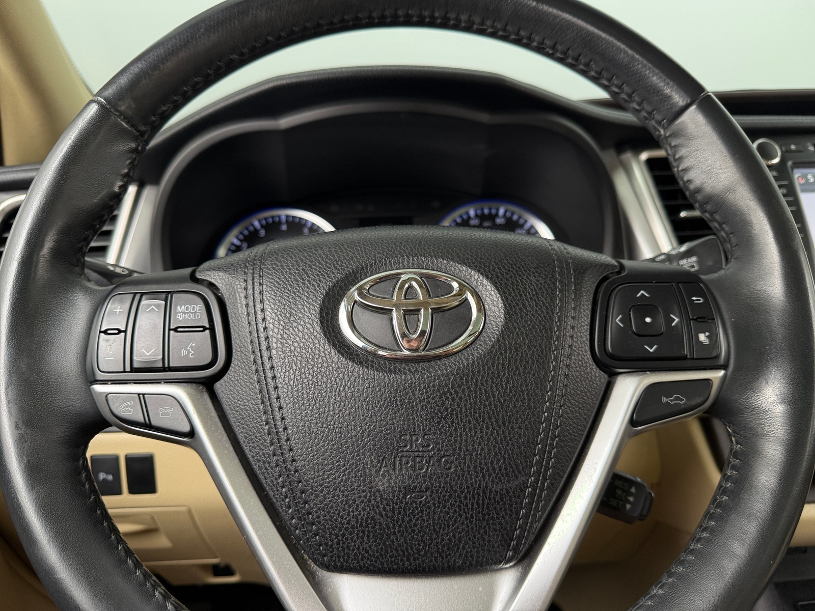 Thumbnail: 2016 Toyota Highlander - 4