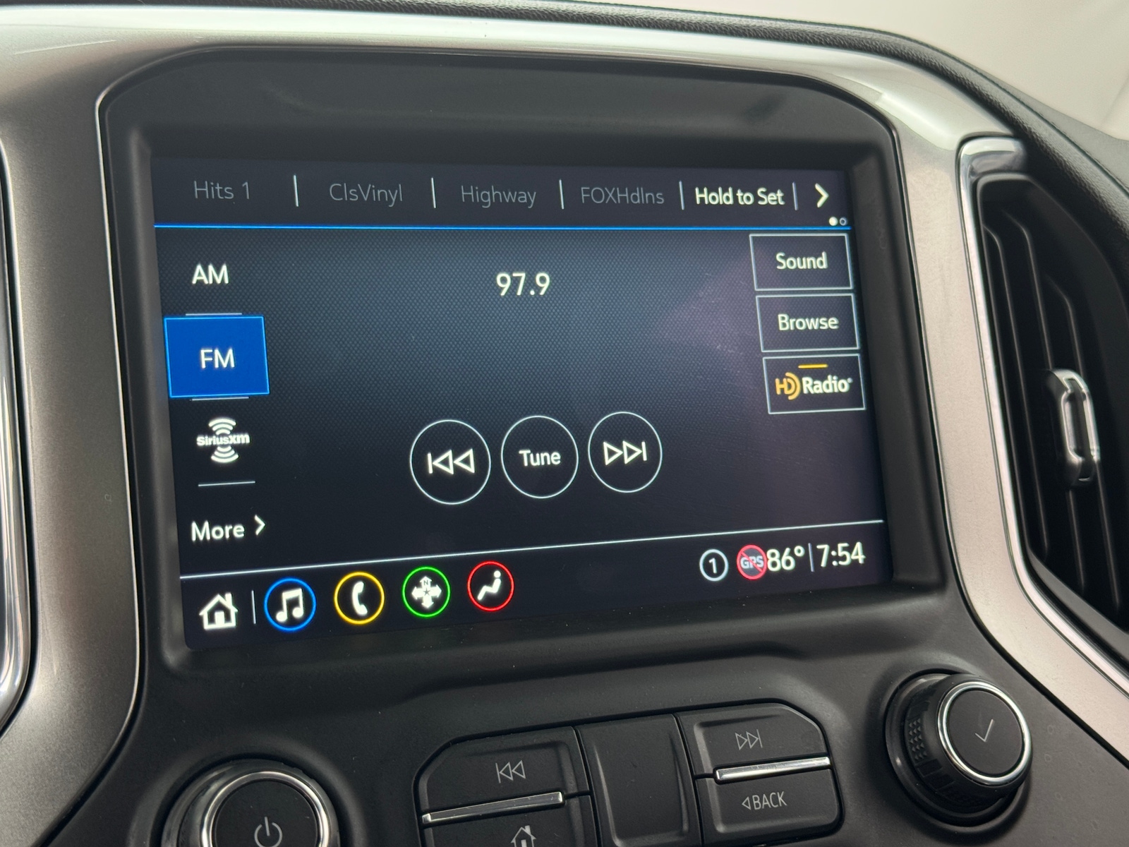 Thumbnail: 2020 Chevrolet Silverado 1500 - 4