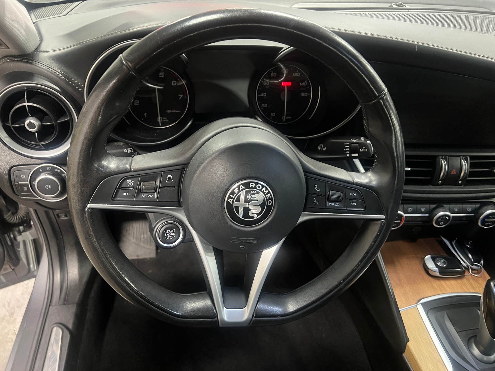 Thumbnail: 2017 Alfa Romeo Giulia - 4