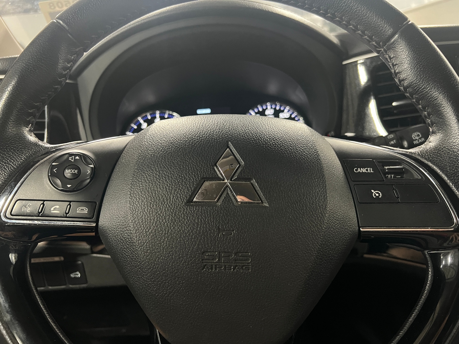 Thumbnail: 2020 Mitsubishi Outlander - 4