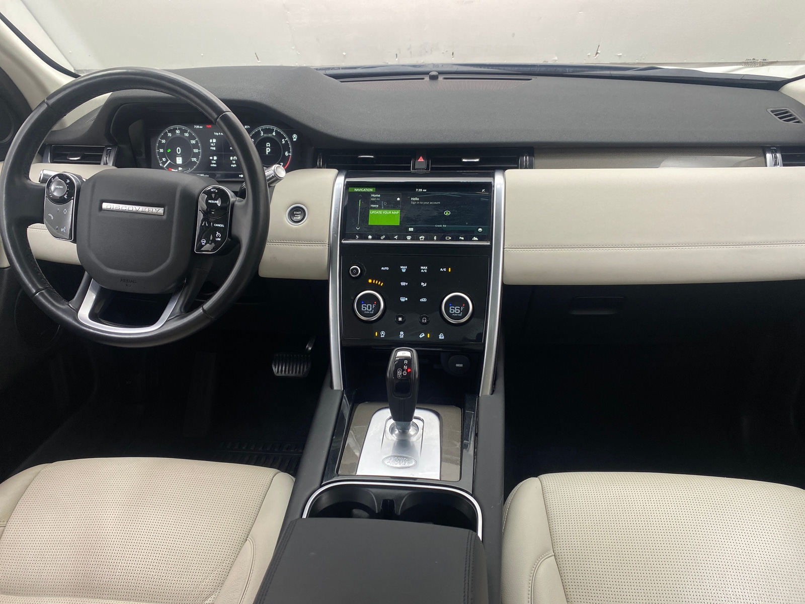 Thumbnail: 2020 Land Rover Discovery Sport - 2