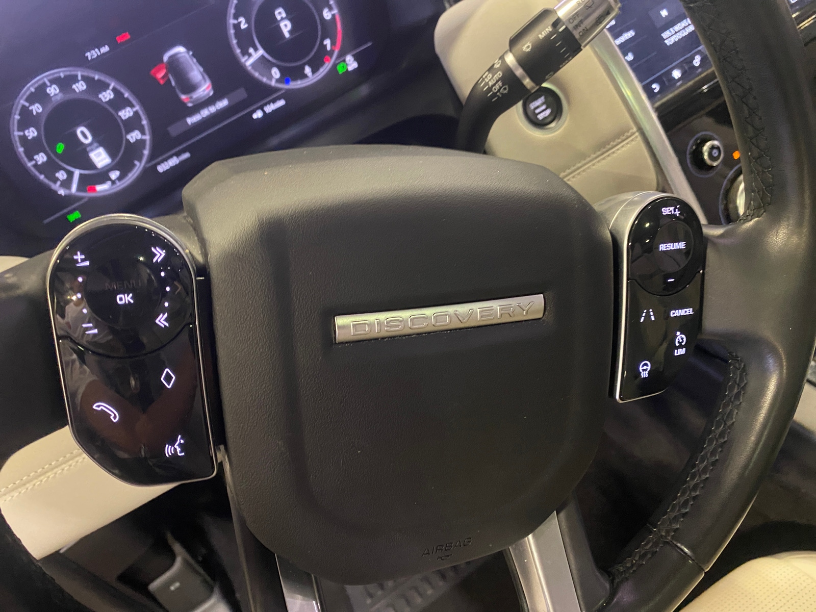 Thumbnail: 2020 Land Rover Discovery Sport - 4