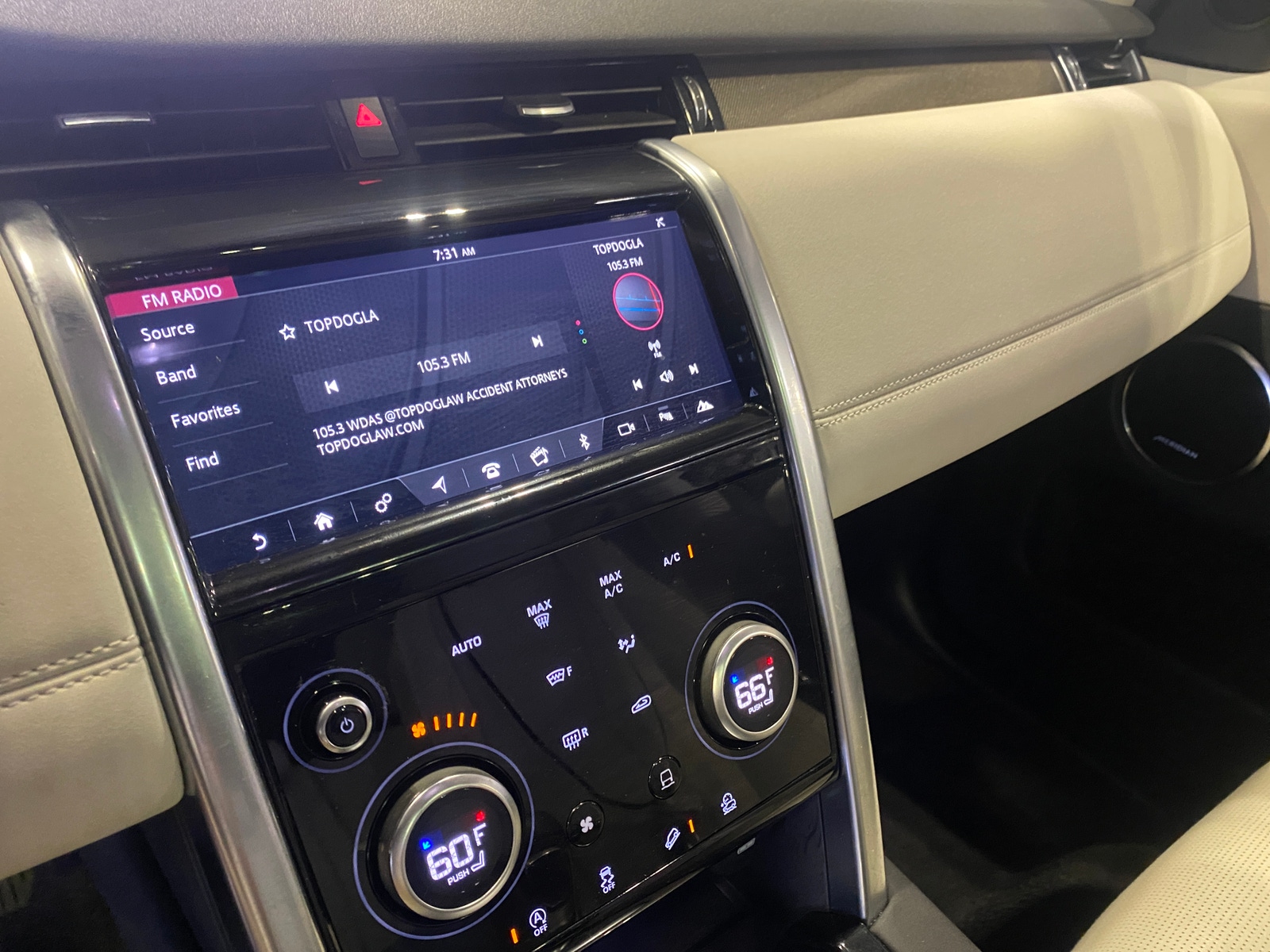 Thumbnail: 2020 Land Rover Discovery Sport - 3
