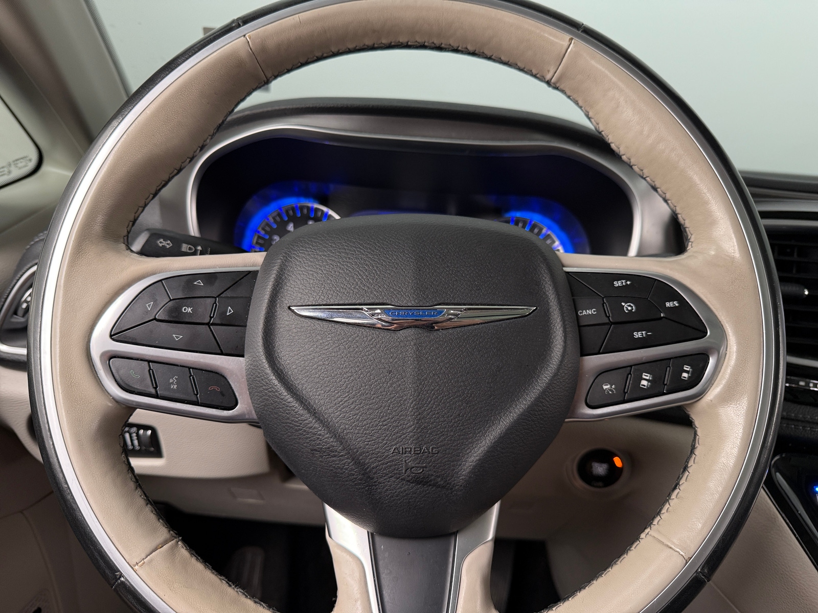 Thumbnail: 2019 Chrysler Pacifica - 4