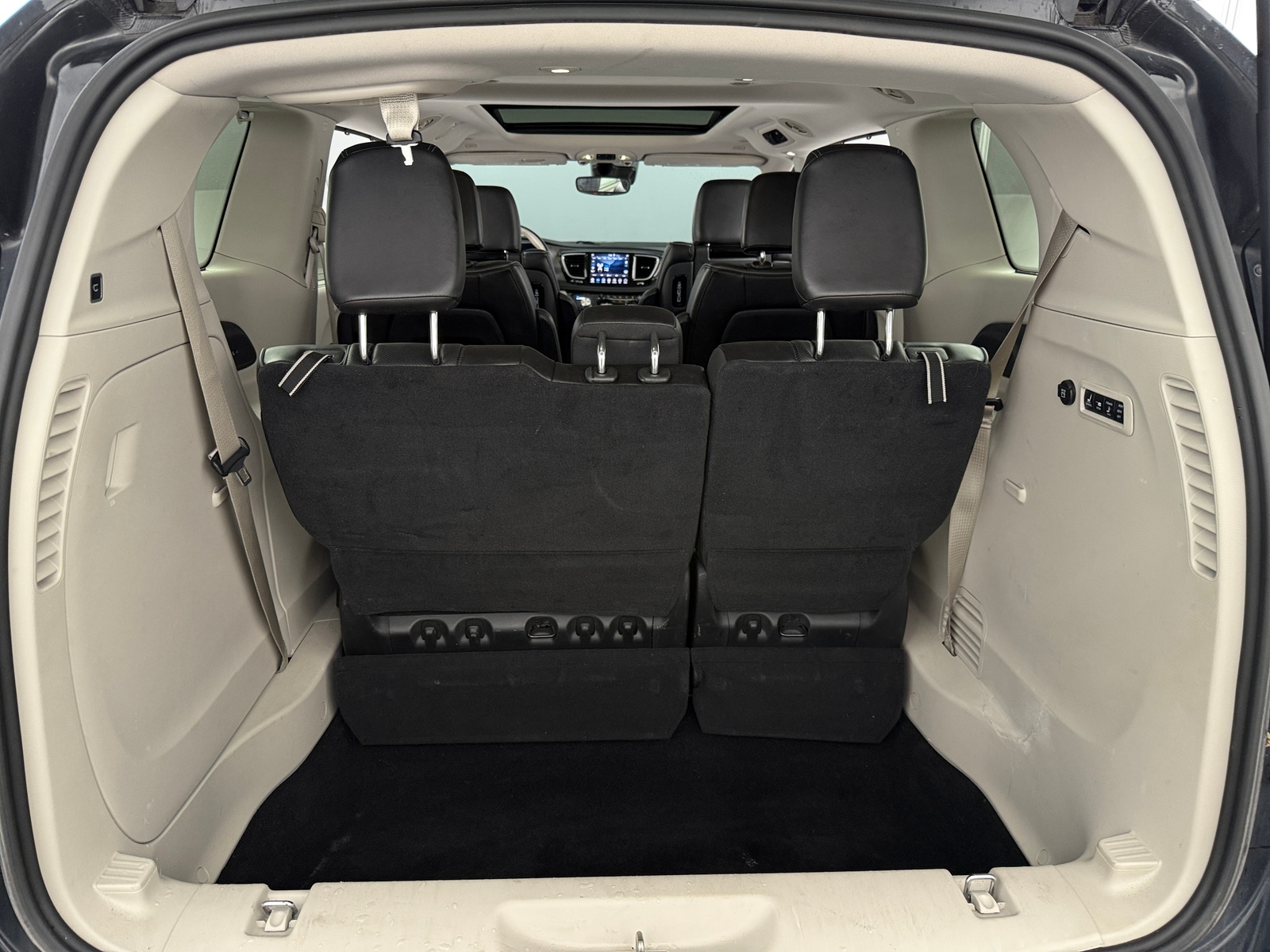 Thumbnail: 2019 Chrysler Pacifica - 6