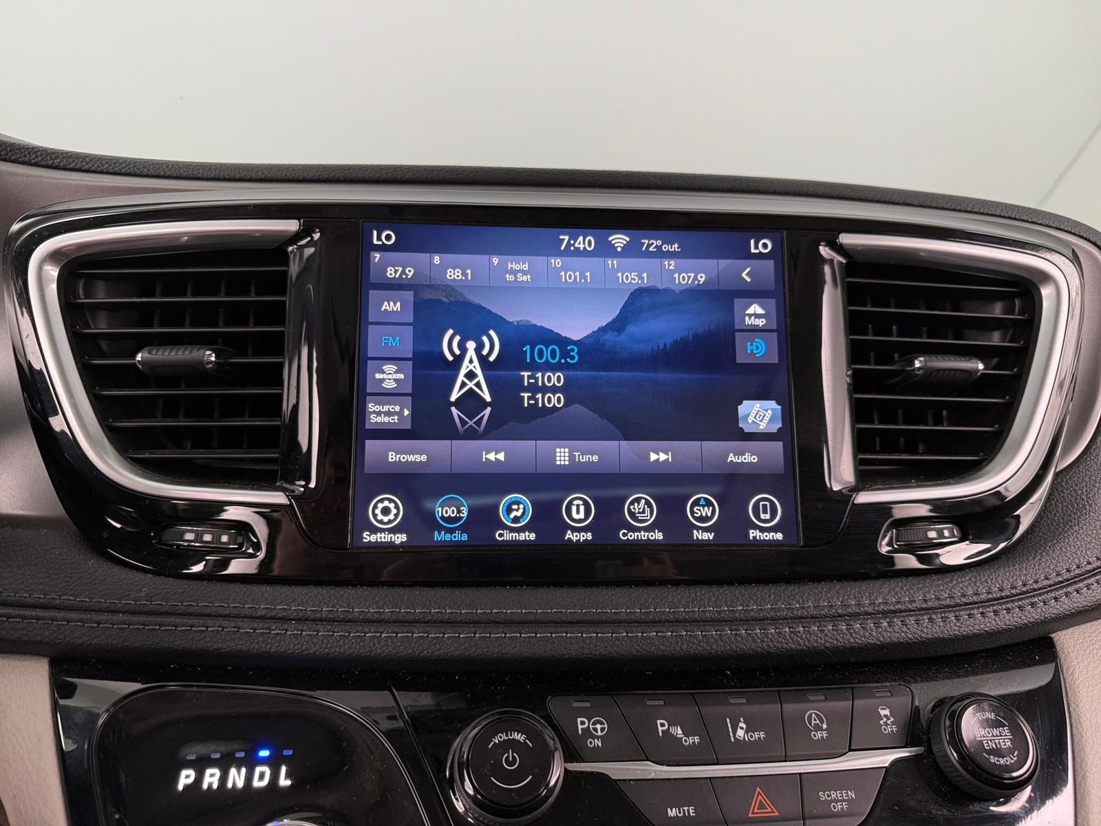Thumbnail: 2019 Chrysler Pacifica - 3