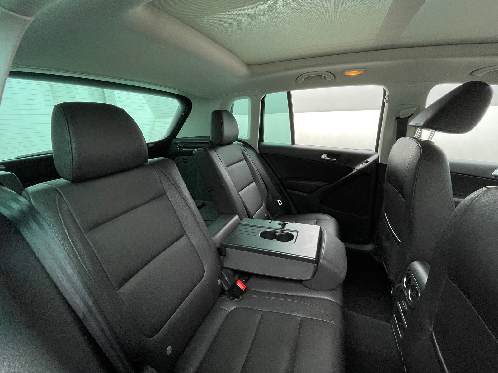 Thumbnail: 2016 Volkswagen Tiguan - 6