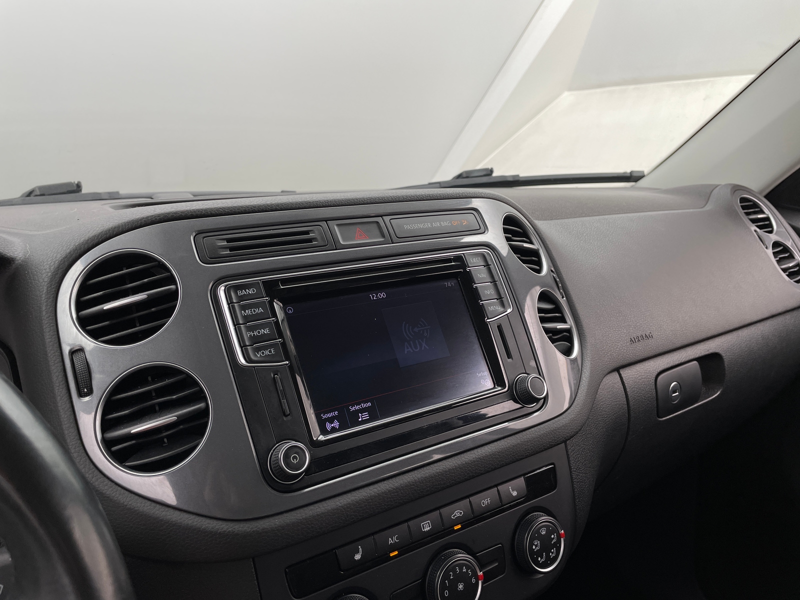 Thumbnail: 2016 Volkswagen Tiguan - 4