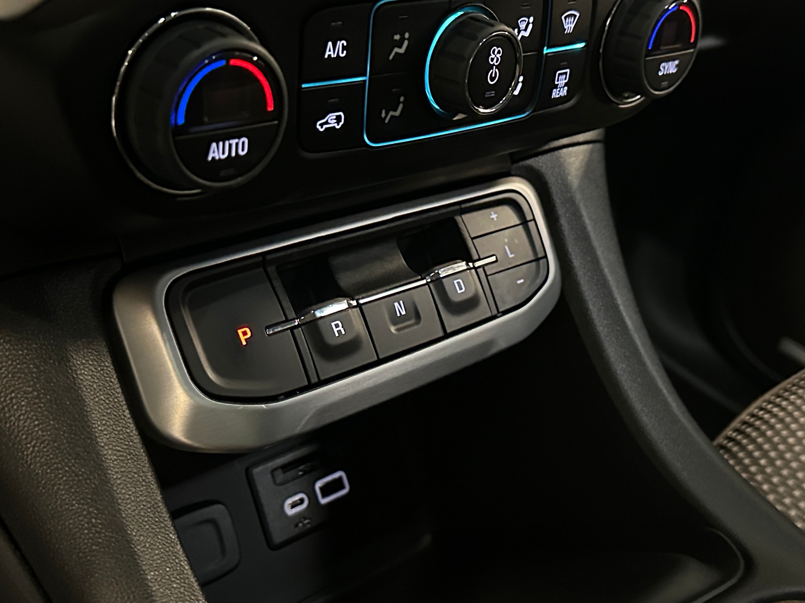 Thumbnail: 2022 GMC Acadia - 3